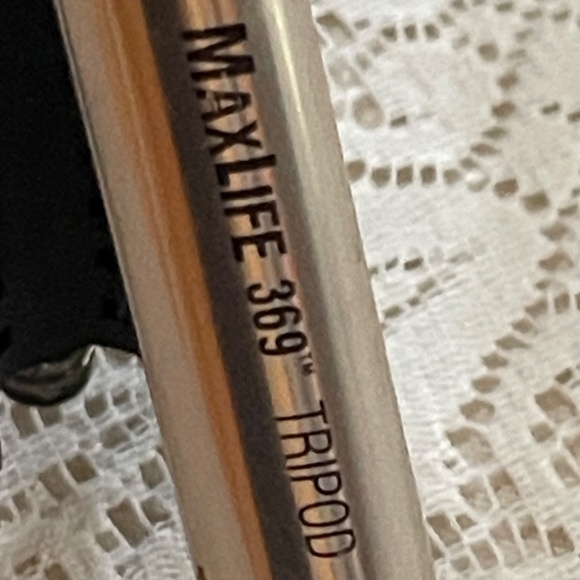 STANLEY MAXLIFE 369 Tripod LED Flashlight - Picture 3 of 8